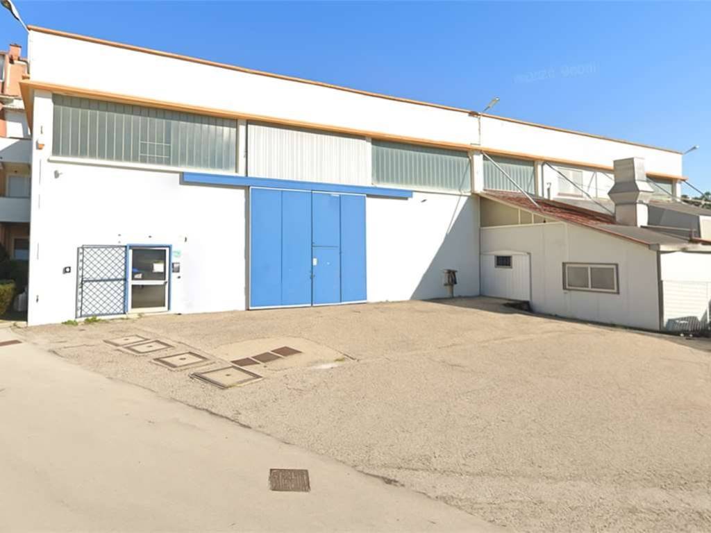 locale commerciale in affitto a Pomezia
