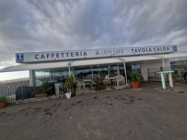 negozio in affitto a Pomezia