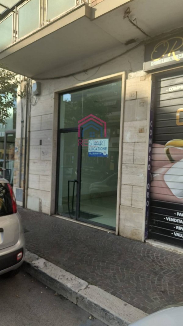 negozio in affitto a Pomezia