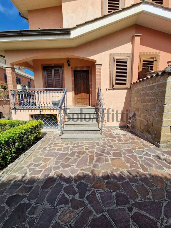 casa indipendente in affitto a Pomezia in zona Torvaianica Alta