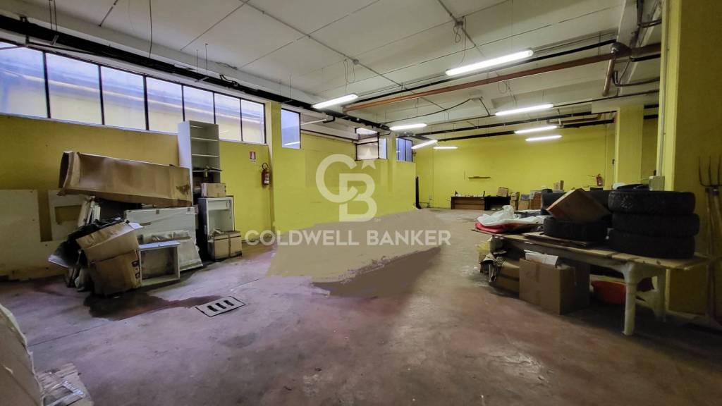 locale commerciale in affitto a Pomezia