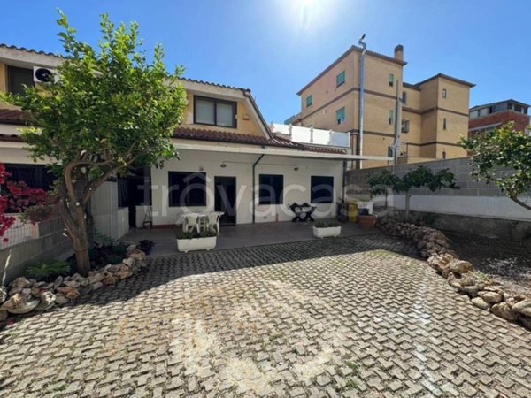 appartamento in affitto a Pomezia in zona Torvaianica