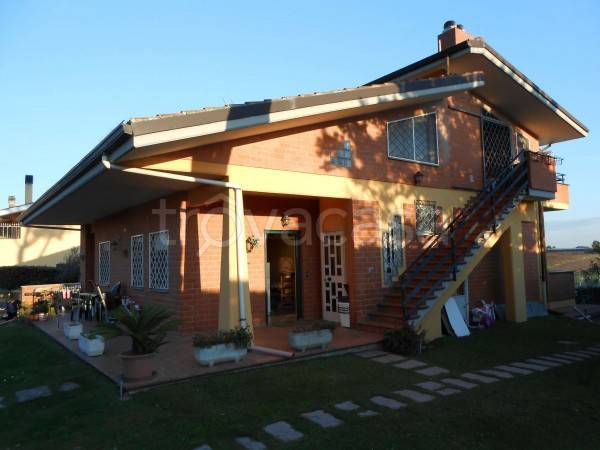 appartamento in affitto a Pomezia in zona Santa Procula