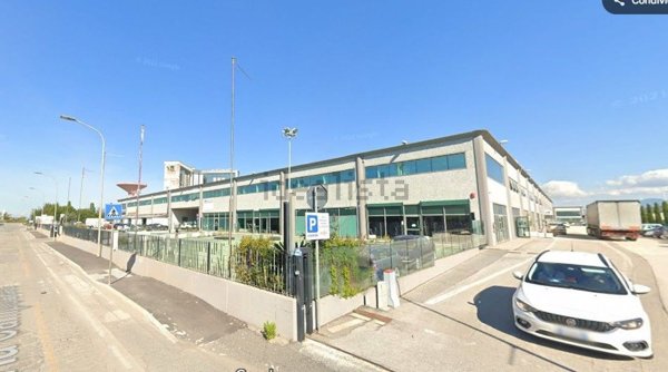 locale commerciale in affitto a Pomezia