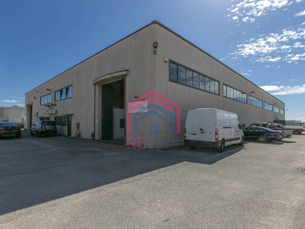 locale commerciale in affitto a Pomezia in zona Pratica di Mare