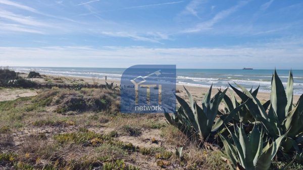 negozio in affitto a Pomezia in zona Torvaianica