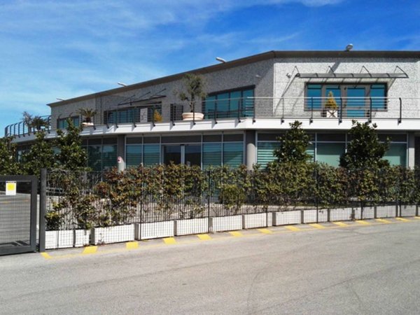 ufficio in affitto a Pomezia in zona Santa Palomba