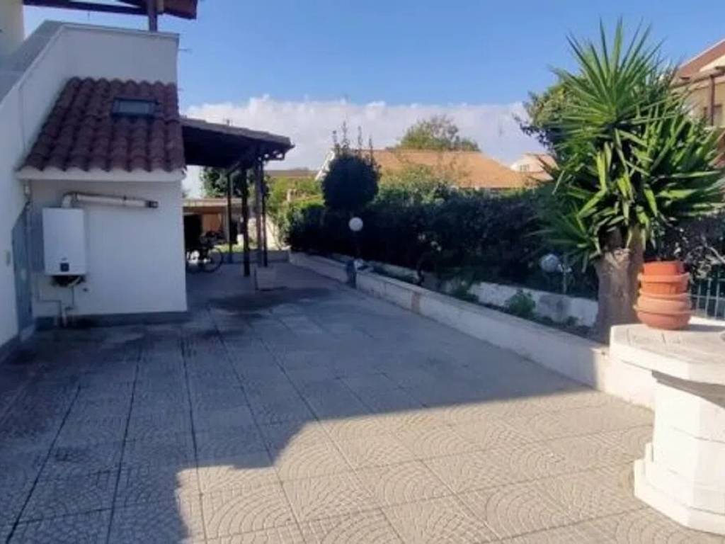 appartamento in affitto a Pomezia in zona Campo Ascolano