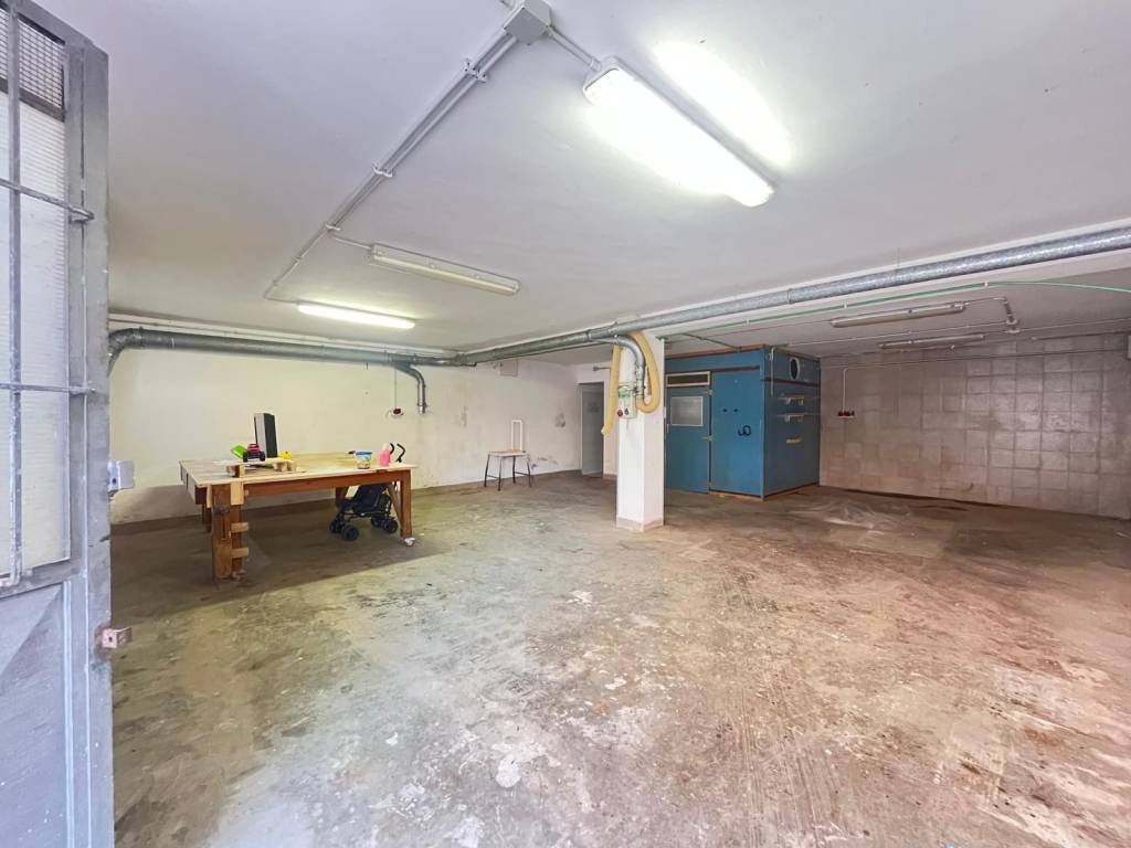 locale commerciale in affitto a Pomezia