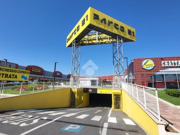 negozio in affitto a Pomezia