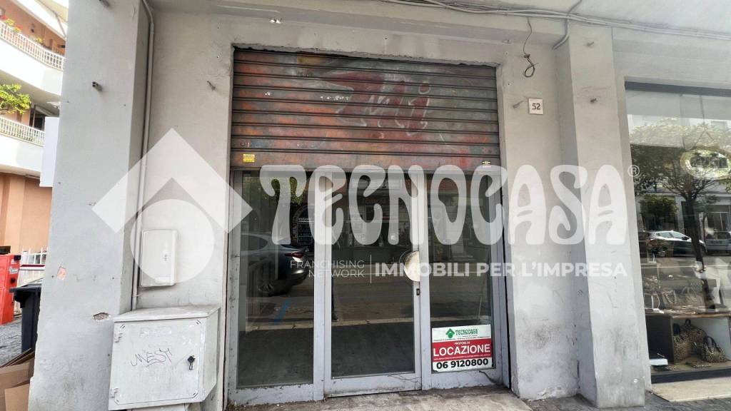 negozio in affitto a Pomezia