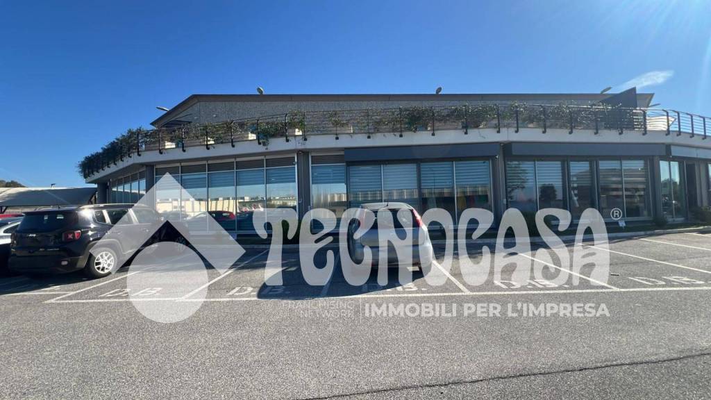 negozio in affitto a Pomezia