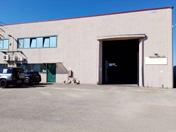 locale commerciale in affitto a Pomezia in zona Pratica di Mare