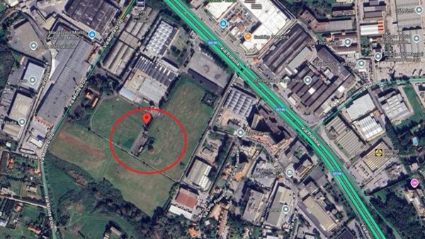 locale commerciale in affitto a Pomezia