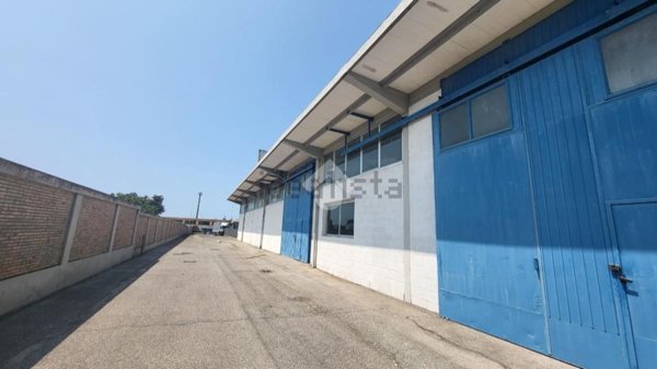 capannone in affitto a Pomezia