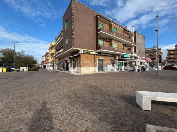 negozio in affitto a Pomezia in zona Torvaianica