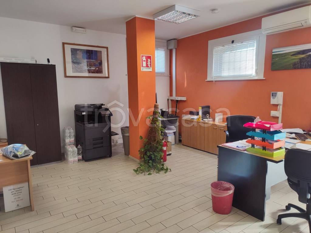 ufficio in affitto a Pomezia