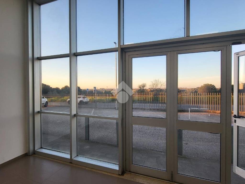 ufficio in affitto a Pomezia in zona Santa Palomba