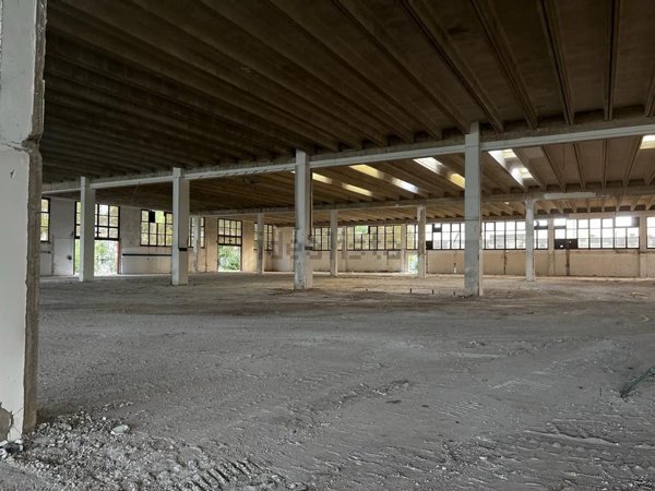 capannone in affitto a Pomezia