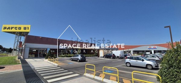 locale commerciale in affitto a Pomezia