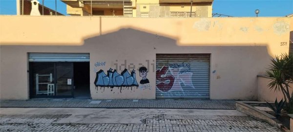 locale commerciale in affitto a Pomezia in zona Campo Ascolano