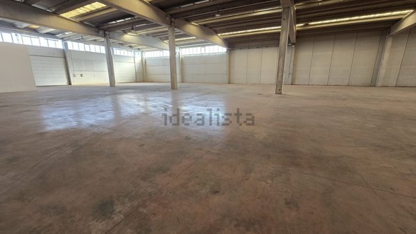 capannone in affitto a Pomezia