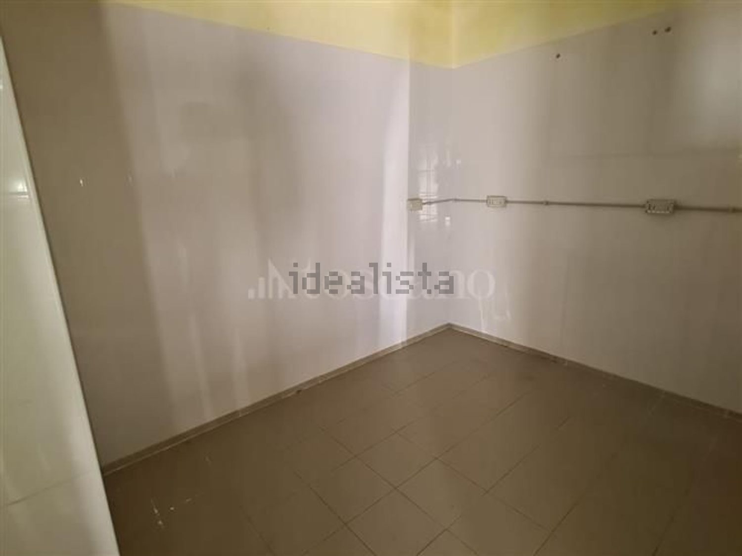 locale commerciale in affitto a Pomezia