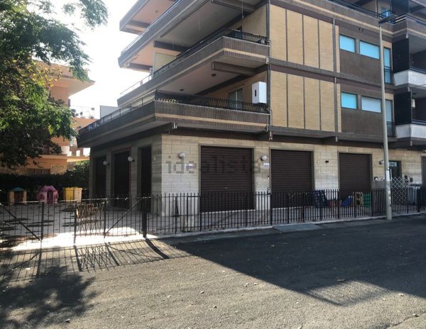 locale commerciale in affitto a Pomezia in zona Torvaianica