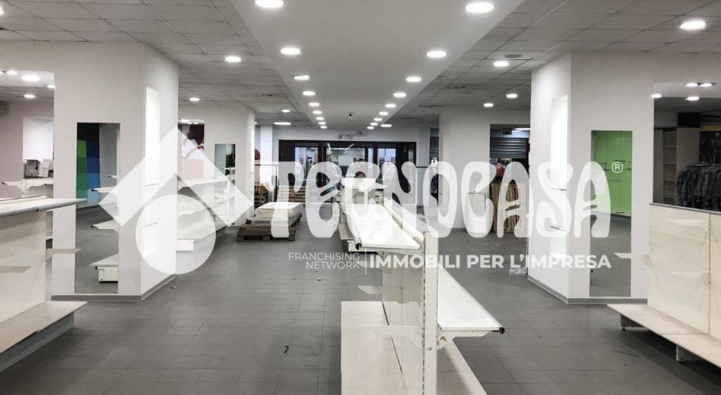 negozio in affitto a Pomezia