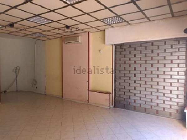 locale commerciale in affitto a Pomezia