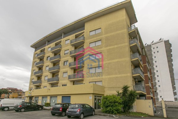 locale commerciale in affitto a Pomezia