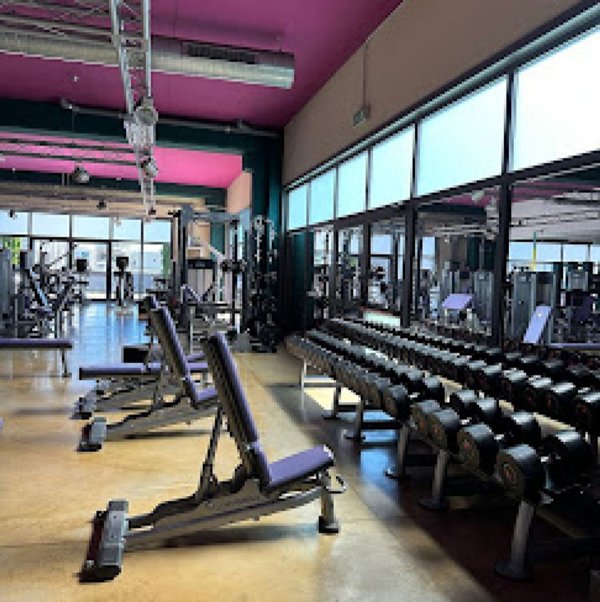 locale commerciale in affitto a Pomezia