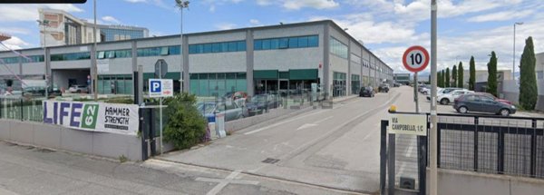 locale commerciale in affitto a Pomezia