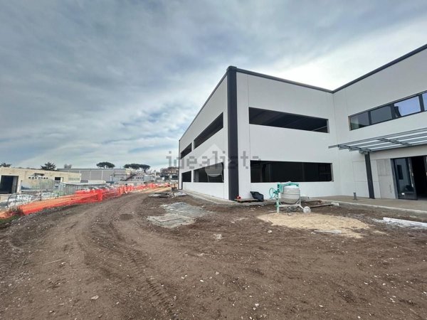 capannone in affitto a Pomezia