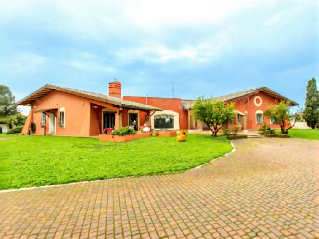 casa indipendente in affitto a Pomezia in zona Campo Jemini