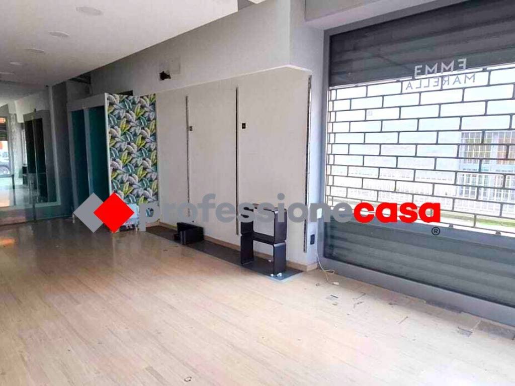 negozio in affitto a Pomezia