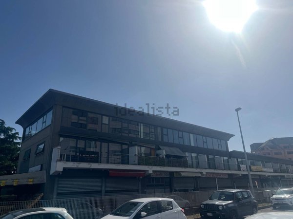 locale commerciale in affitto a Pomezia