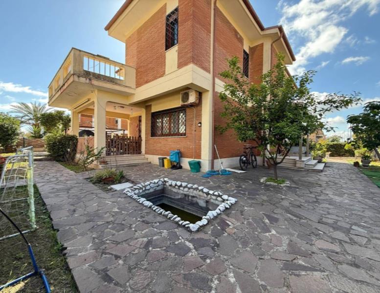 casa indipendente in affitto a Pomezia in zona Torvaianica