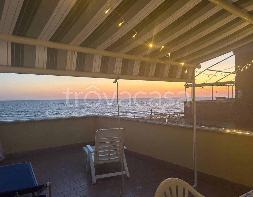 appartamento in affitto a Pomezia in zona Torvaianica