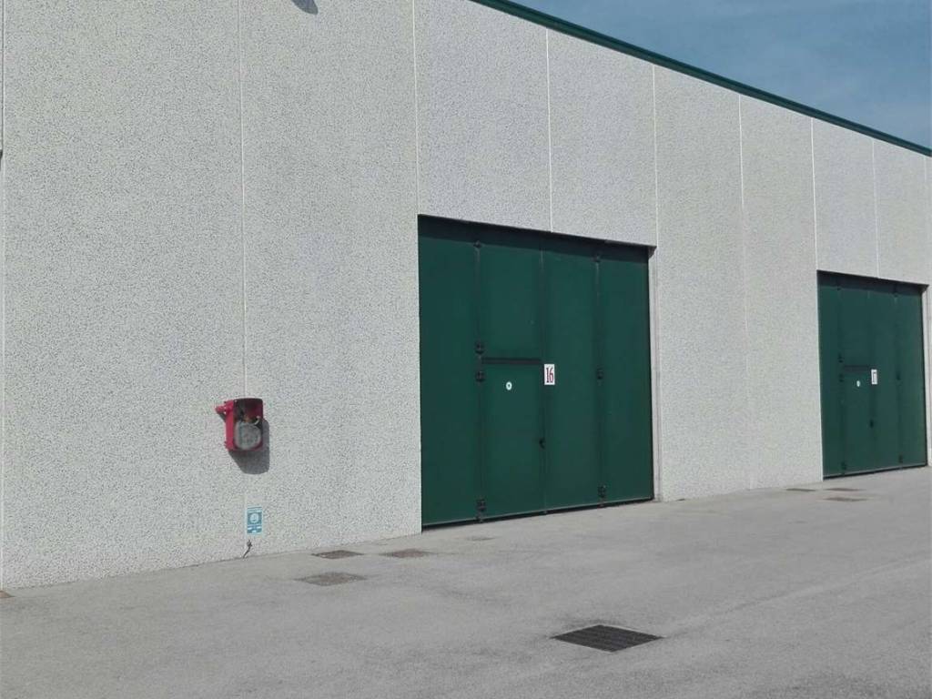 locale commerciale in affitto a Pomezia in zona Santa Procula