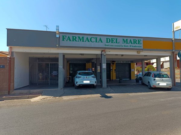 negozio in affitto a Pomezia in zona Torvaianica Alta