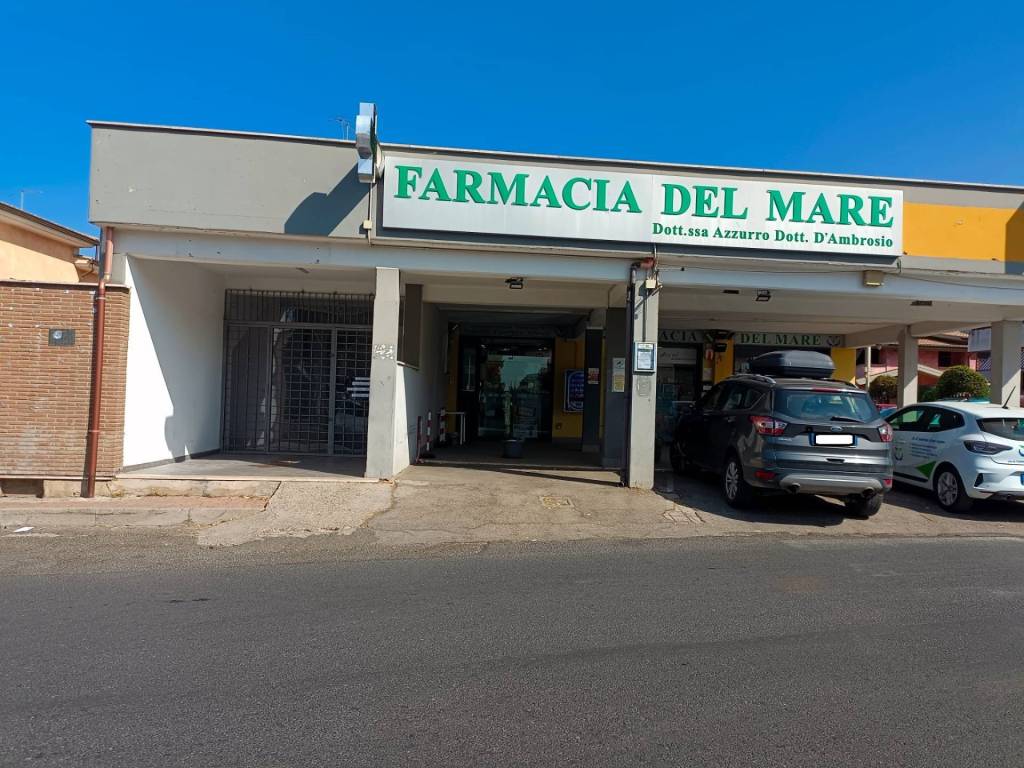 locale commerciale in affitto a Pomezia in zona Torvaianica Alta