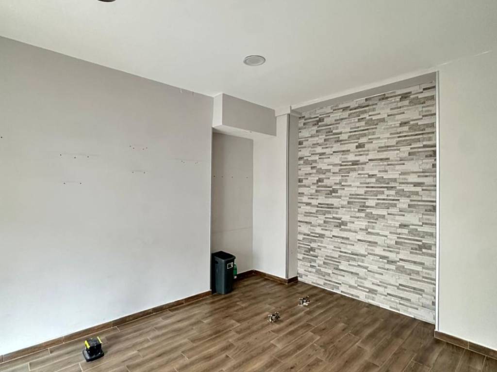 negozio in affitto a Pomezia