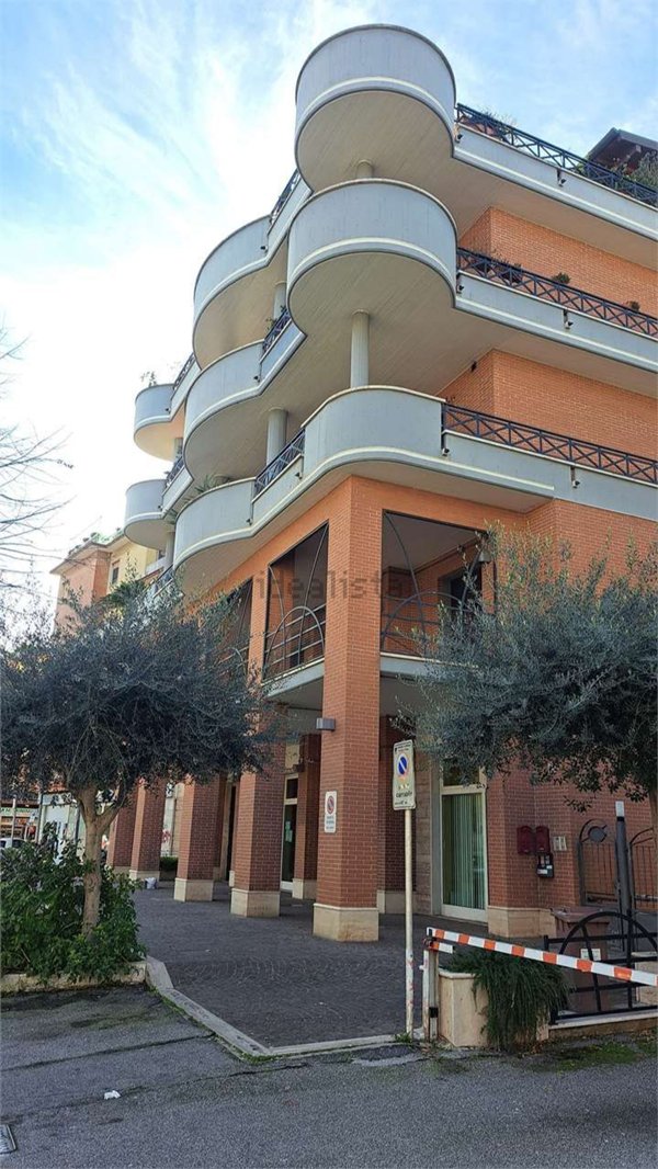 ufficio in affitto a Pomezia