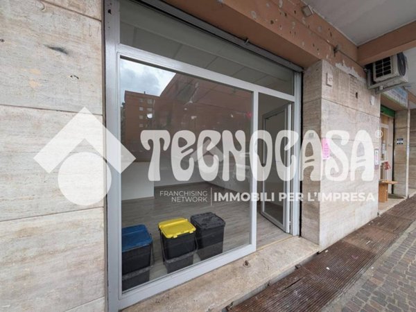 negozio in affitto a Pomezia