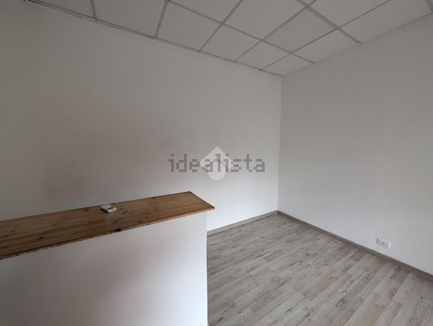 locale commerciale in affitto a Pomezia