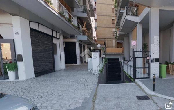 locale commerciale in affitto a Pomezia