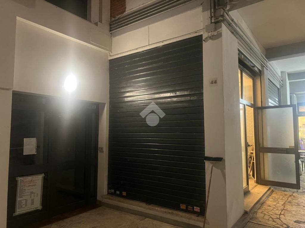 negozio in affitto a Pomezia