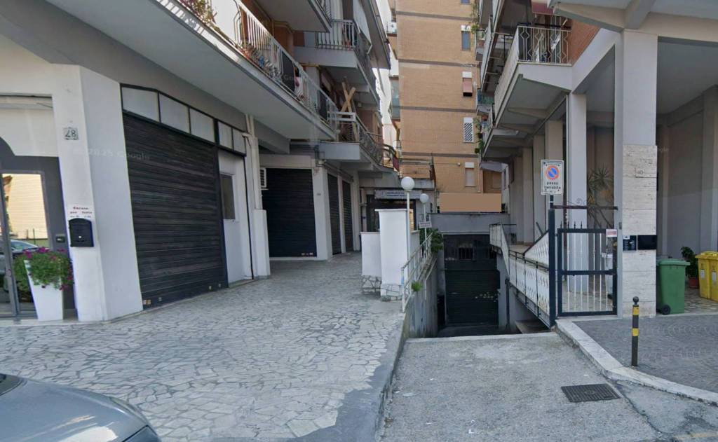 negozio in affitto a Pomezia