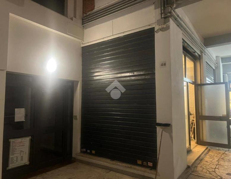 locale commerciale in affitto a Pomezia